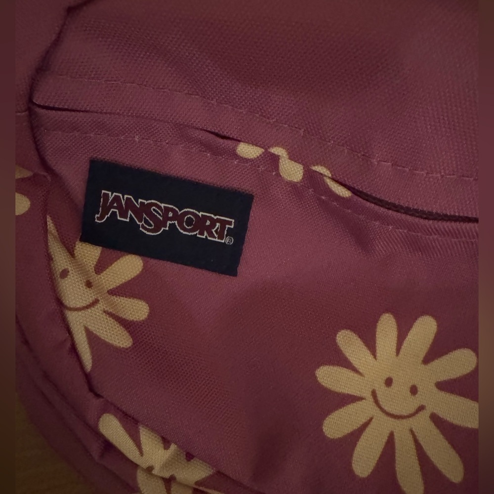 Jansport beltbag-Yellow smiley face Florals
adjustable w/ 2 zippered sections - Picture 7 of 14